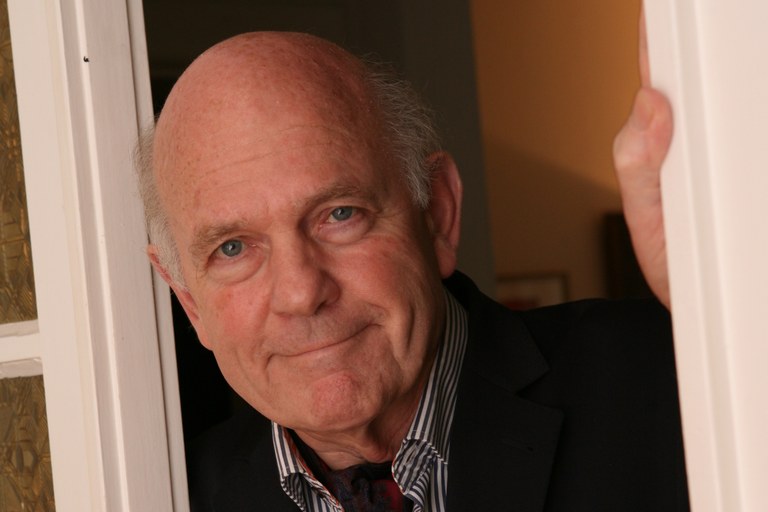 Prof. Dr. Ingolf V. Hertel erhält Honorarprofessur Prof. Dr. Ingolf V. Hertel erhält Honorarprofessur