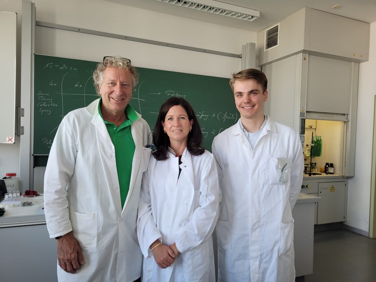 Bildungssenatorin Katharina Günther-Wünsch zu Besuch im Humboldt-ProMINT-Kolleg Bildungssenatorin Katharina Günther-Wünsch zu Besuch im Humboldt-ProMINT-Kolleg